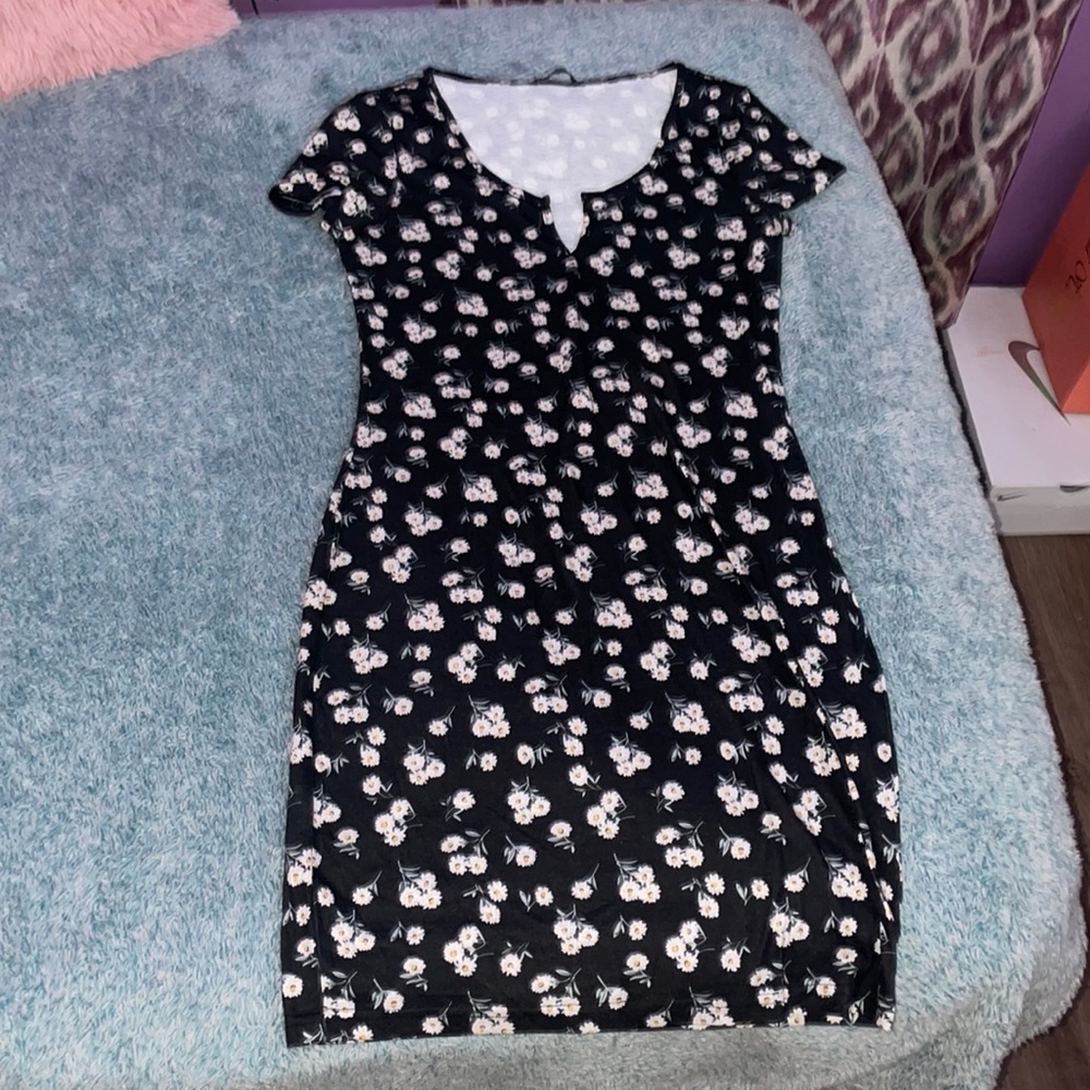 Selling this new dress!